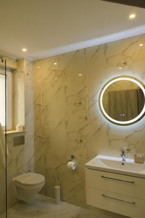 Sub Cetate Otel Rîşnov Dış mekan fotoğraf