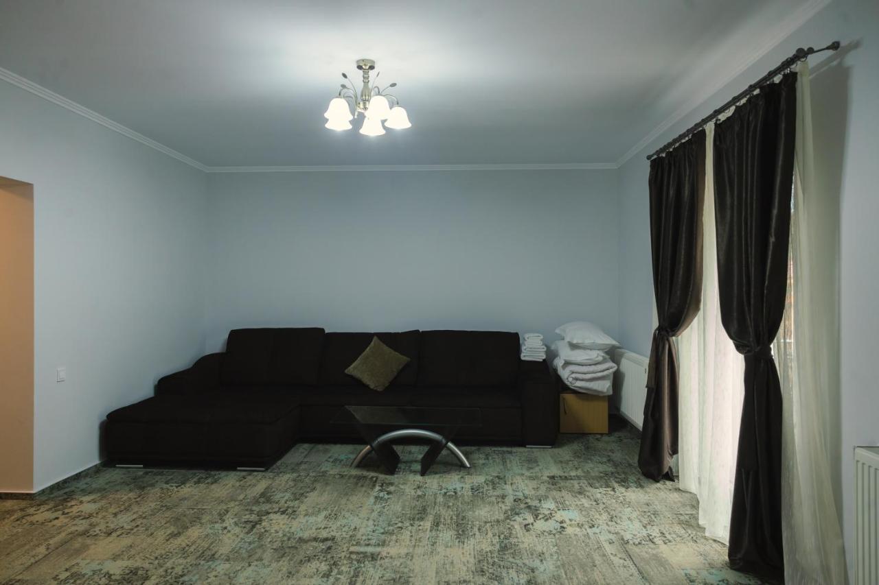 Sub Cetate Otel Rîşnov Dış mekan fotoğraf