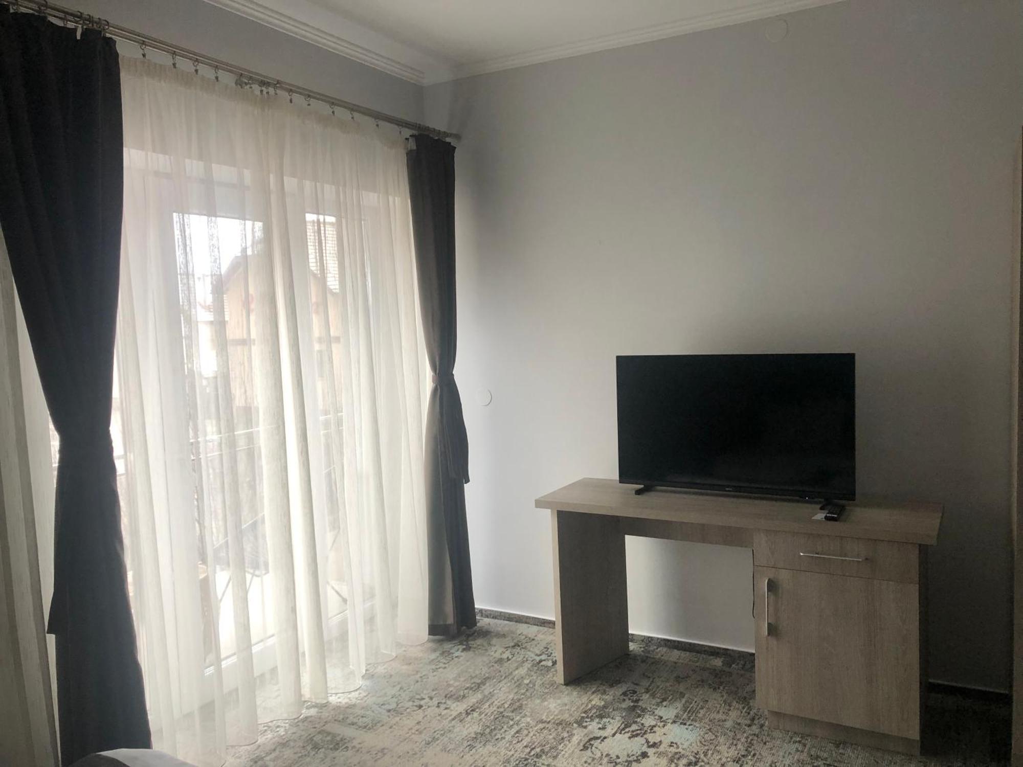 Sub Cetate Otel Rîşnov Dış mekan fotoğraf