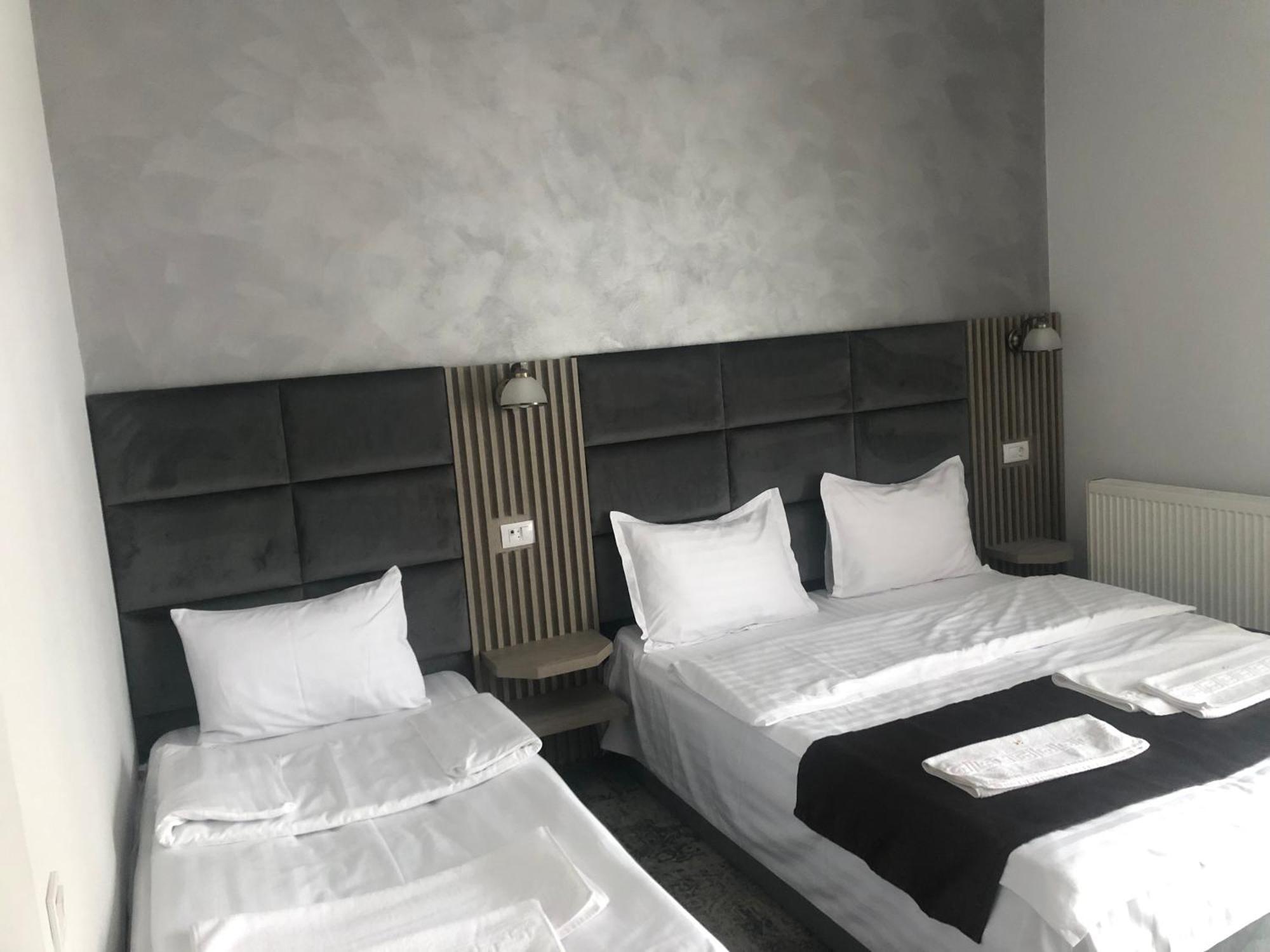 Sub Cetate Otel Rîşnov Dış mekan fotoğraf