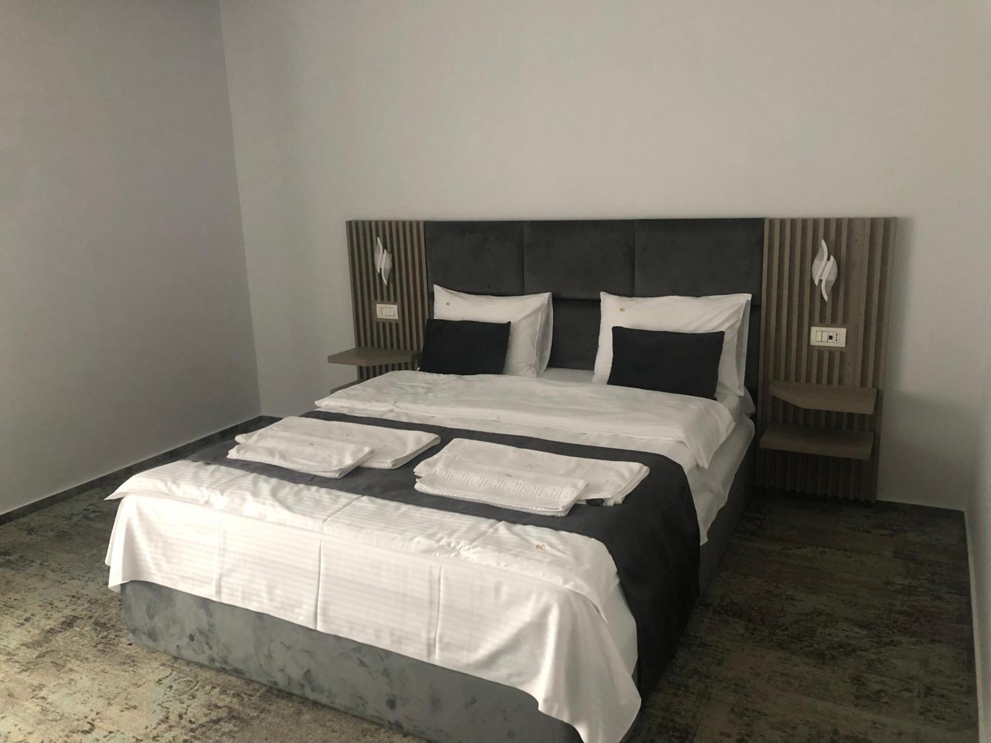 Sub Cetate Otel Rîşnov Dış mekan fotoğraf