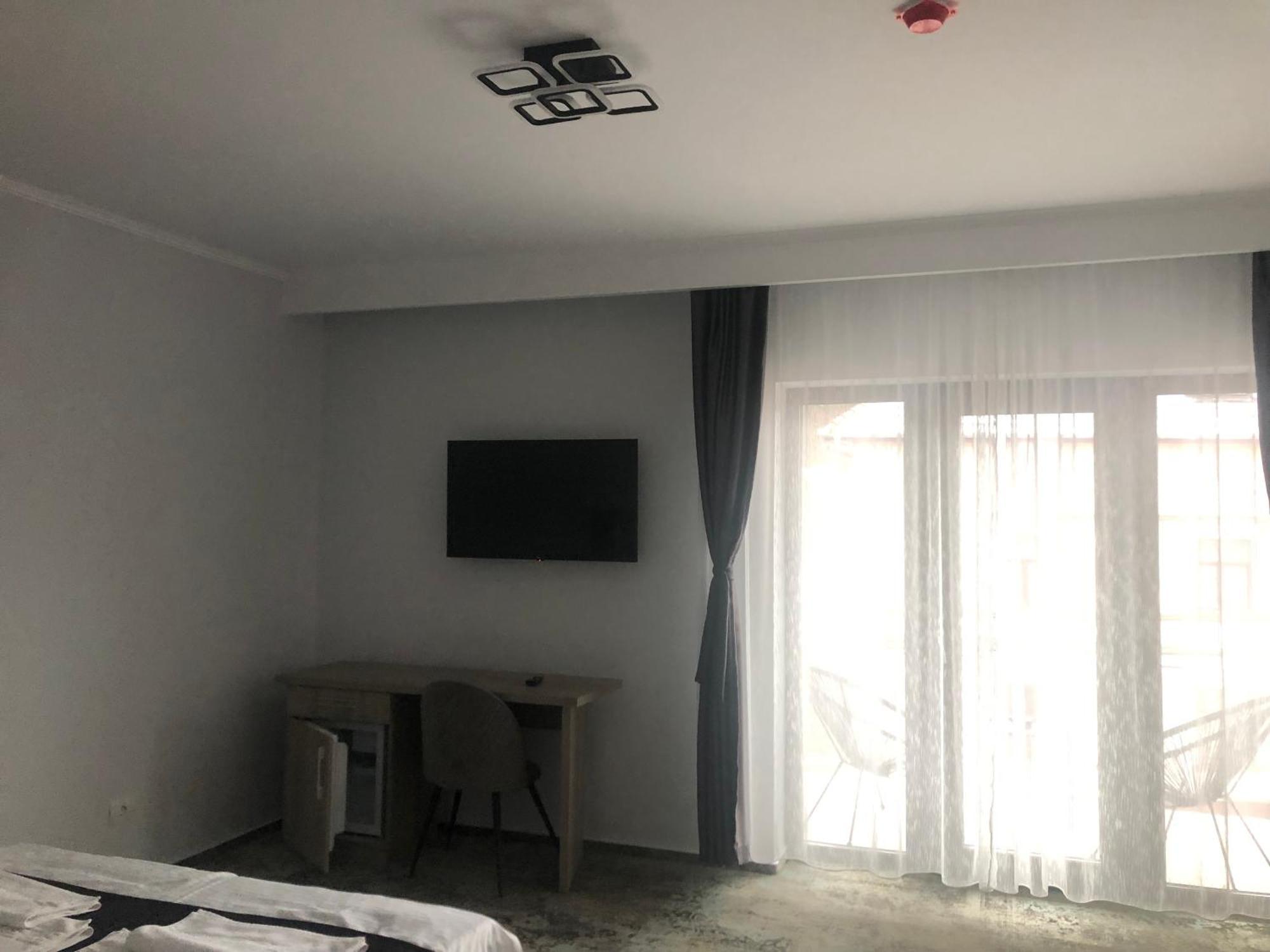Sub Cetate Otel Rîşnov Dış mekan fotoğraf