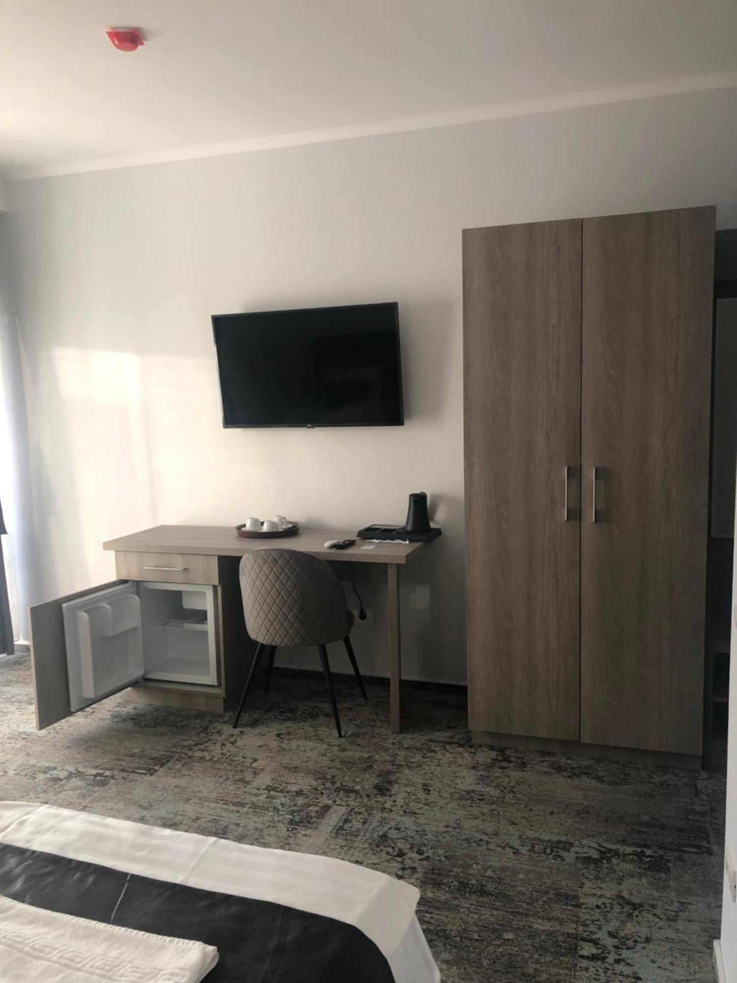 Sub Cetate Otel Rîşnov Dış mekan fotoğraf