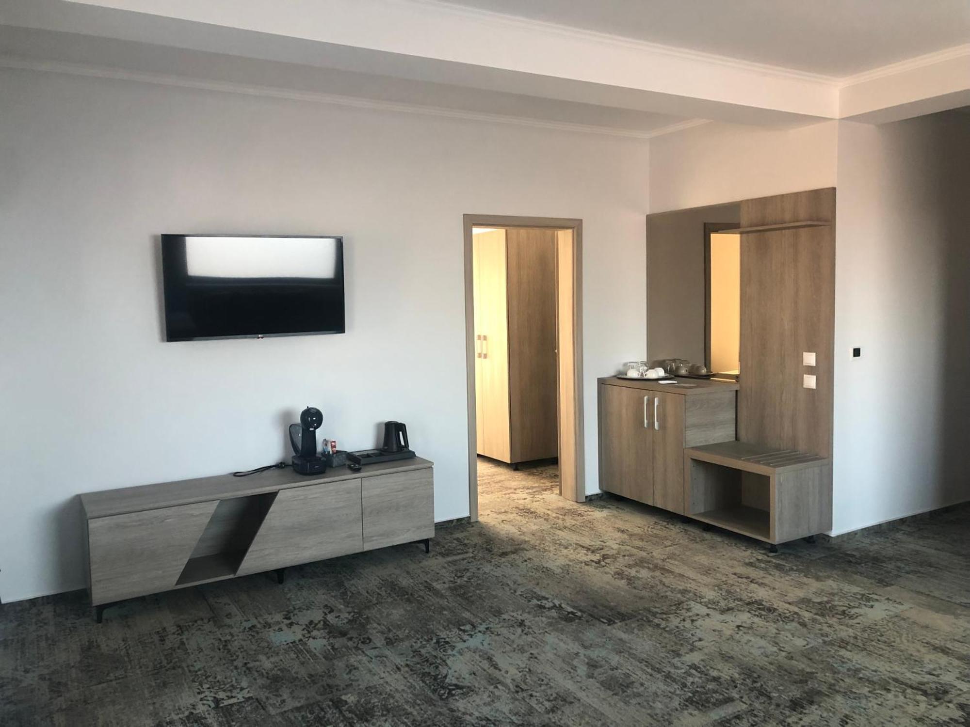 Sub Cetate Otel Rîşnov Dış mekan fotoğraf