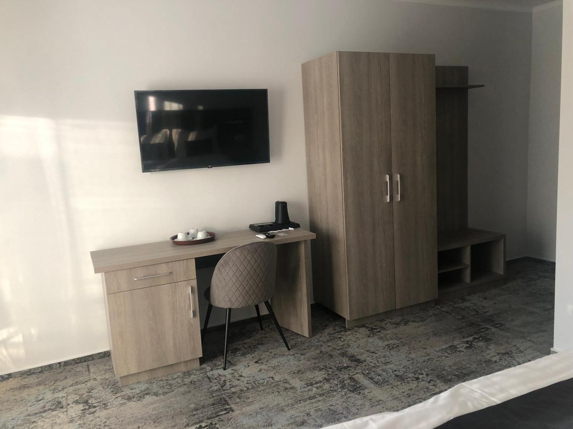 Sub Cetate Otel Rîşnov Dış mekan fotoğraf