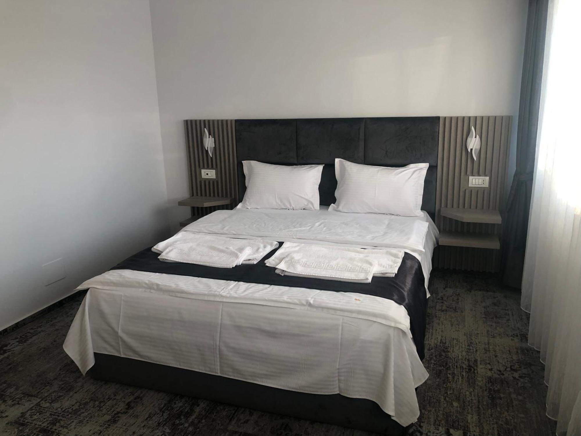 Sub Cetate Otel Rîşnov Dış mekan fotoğraf